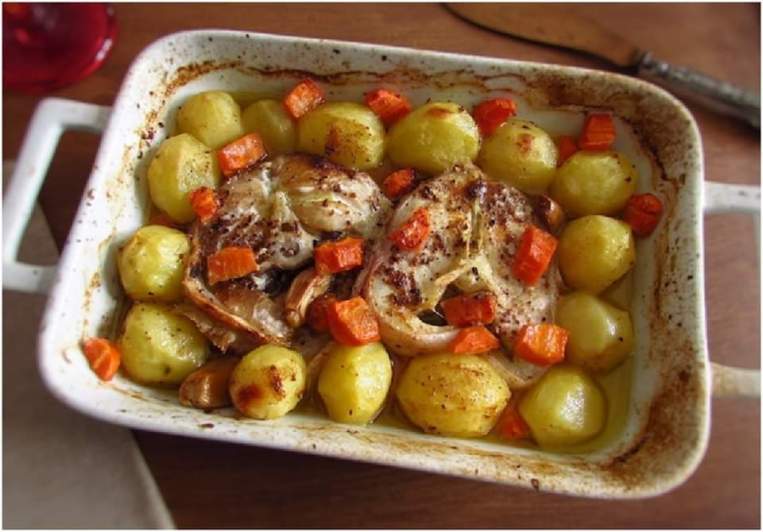 Maruca no forno com batatas e vegetais